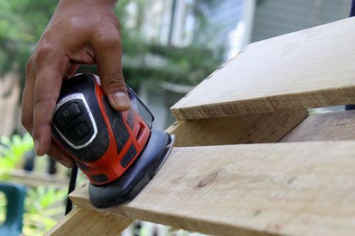 Sanding Pallets